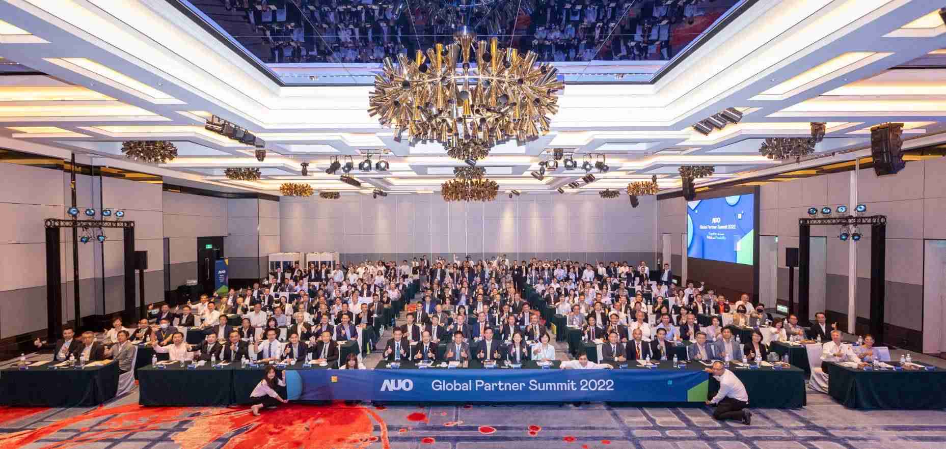 友達推動「安心、、、創新、、、、用心、、、、同心、、盡心」五星職旅，，，，為菲籍員工打造全方位照護，，，，首度贏得「人權實踐與發展領袖獎」殊榮