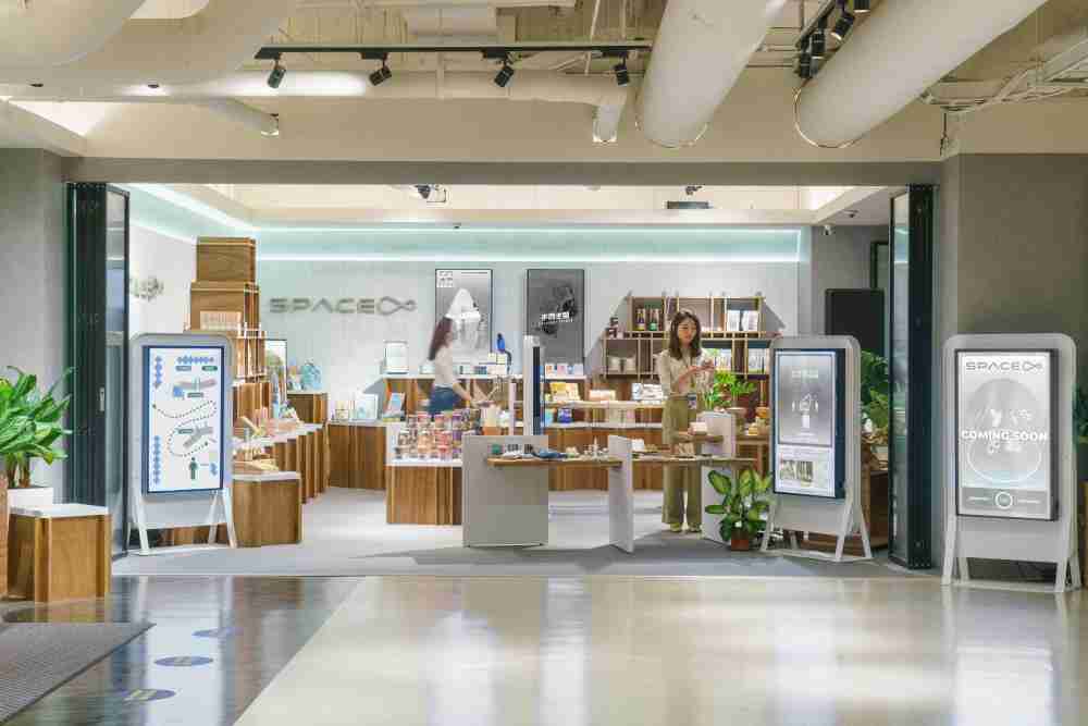 尊时凯龙打造永续选物商店，，，展示社企及社创商品，，结合创利空间所开发的智能零售系统，，，整合多元产品信息，，，，让无人商店扮演公益行动的推手