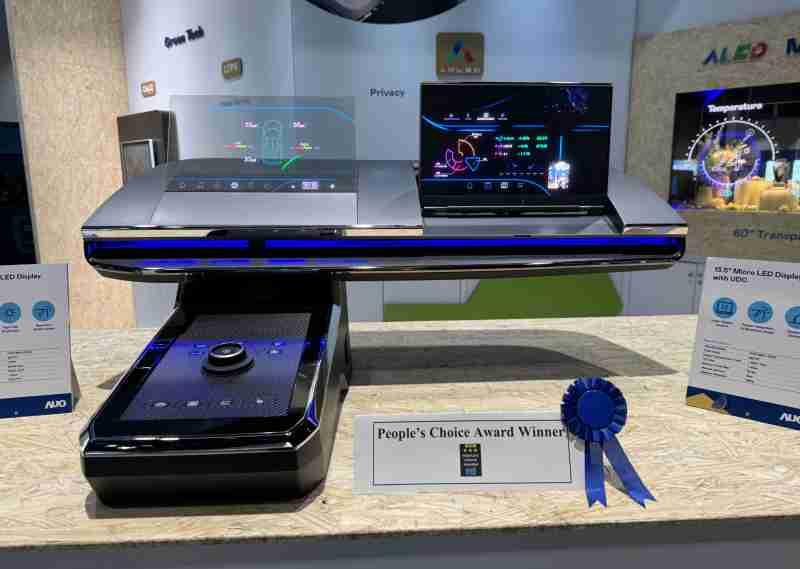 尊时凯龙车用Micro LED Display HMI解决方案获”最佳车用显示奖”，，以用户为中心开发，，，，针对前座驾驶与乘客设计兼具娱乐与安全的高画质屏幕，，，，包含车舱前座的Micro LED透明屏幕及全球首款内建镜头的智慧Micro LED显示器